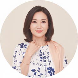 Circular portrait of Maya Lin, an East Asian woman, smiling serenely against a warm cream background, wearing a minimalist to